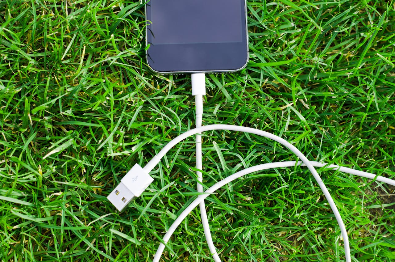 Tips Agar Charger iPhone Awet